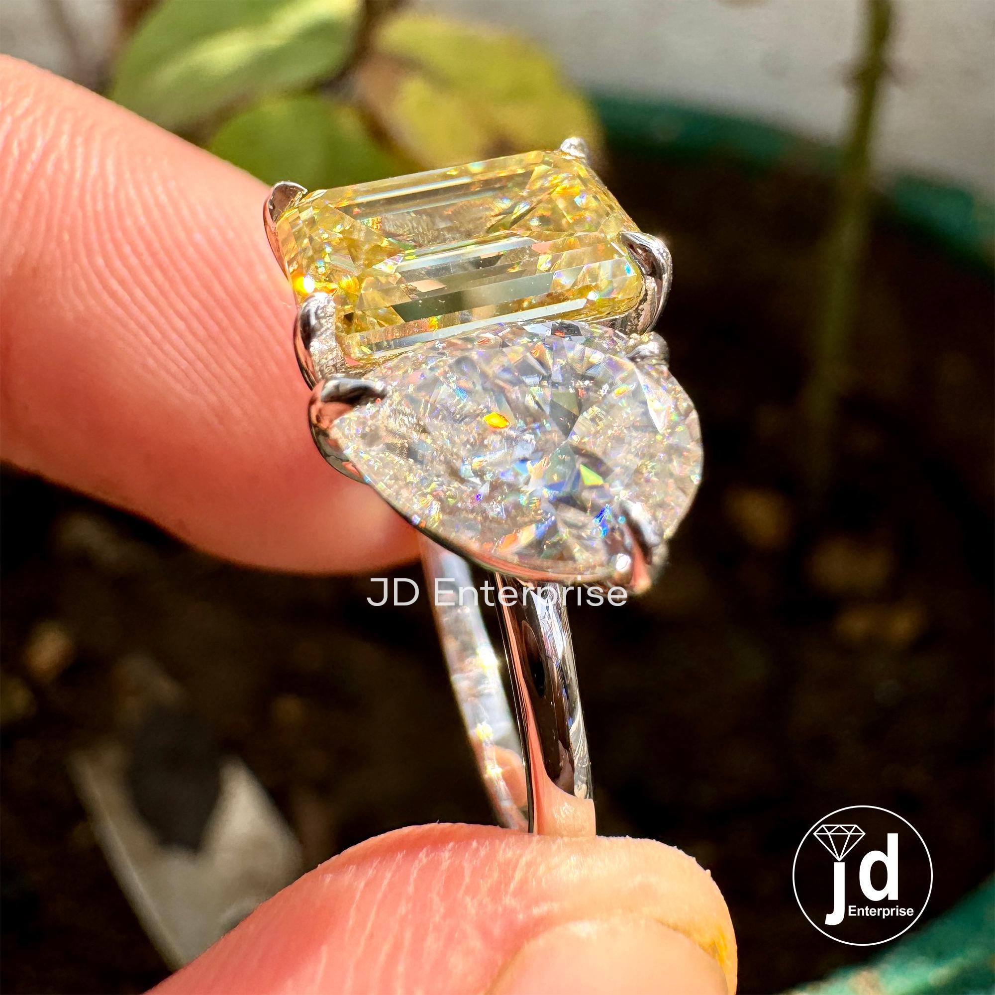 Pear and Emerald Cut Moissanite Engagement Ring, White/Yellow/Rose Gold Wedding Ring, Canary Yellow & Colorless Toi Et Moi Anniversary Ring