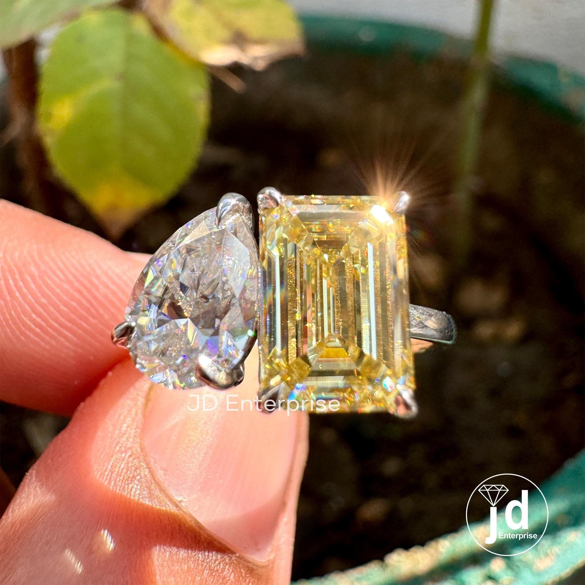 Pear and Emerald Cut Moissanite Engagement Ring, White/Yellow/Rose Gold Wedding Ring, Canary Yellow & Colorless Toi Et Moi Anniversary Ring