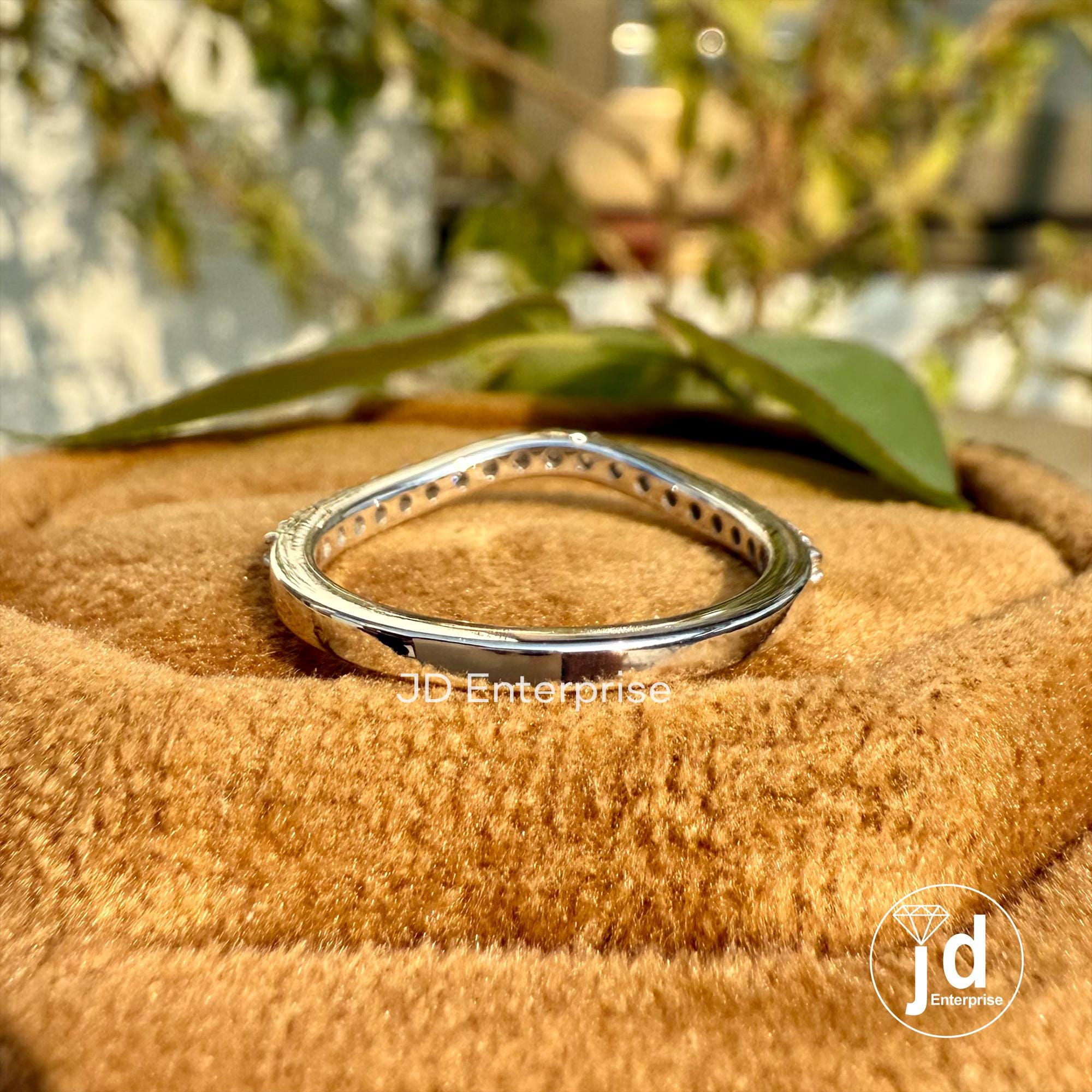 Dainty Curved Moissanite Wedding Band, 0.23 TCW Round Moissanite Half Eternity Engagement Band, Stackable Band, Anniversary Gift, Bridal Set