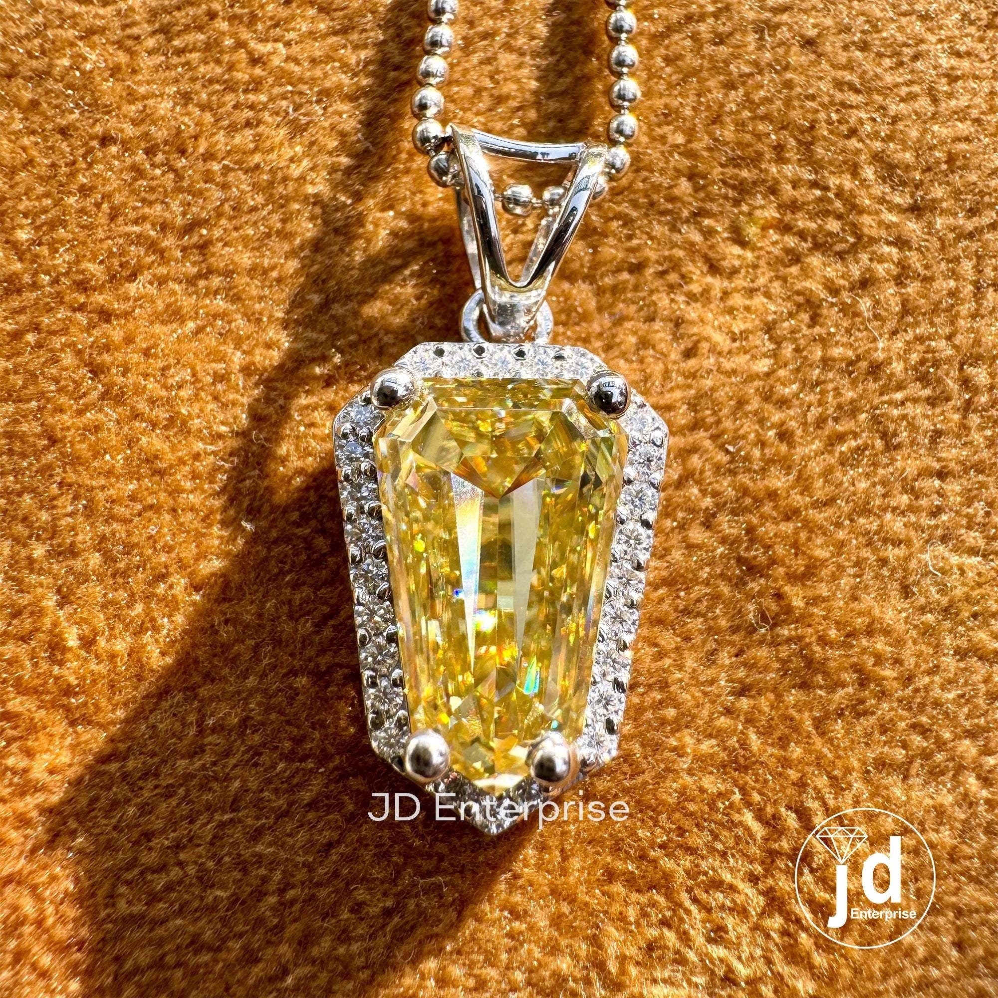 4.00 CT Coffin Cut Canary Yellow Moissanite Pendant, Pendant for Necklace, Halo Wedding Pendant, Antique Moissanite White/Yellow/Rose Gold