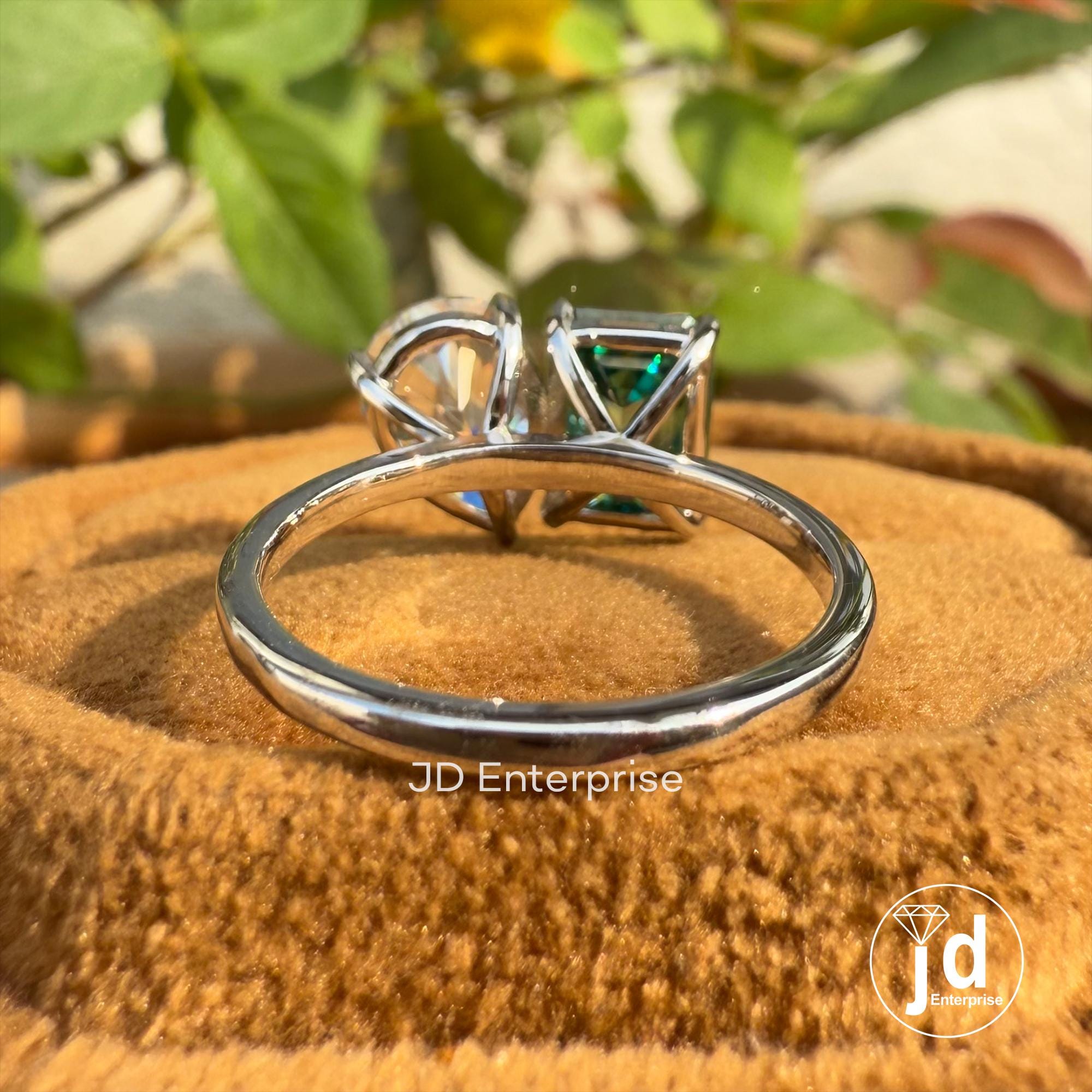 Colorless Pear & Green Emerald Moissanite Toi Et Moi Engagement Ring, Two Stone Wedding Ring for Her, Anniversary Gifts, Proposal Ring