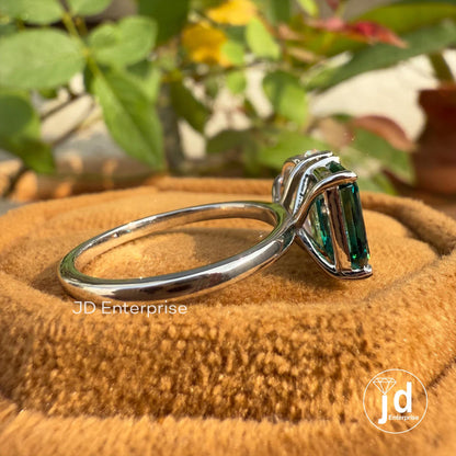 Colorless Pear & Green Emerald Moissanite Toi Et Moi Engagement Ring, Two Stone Wedding Ring for Her, Anniversary Gifts, Proposal Ring