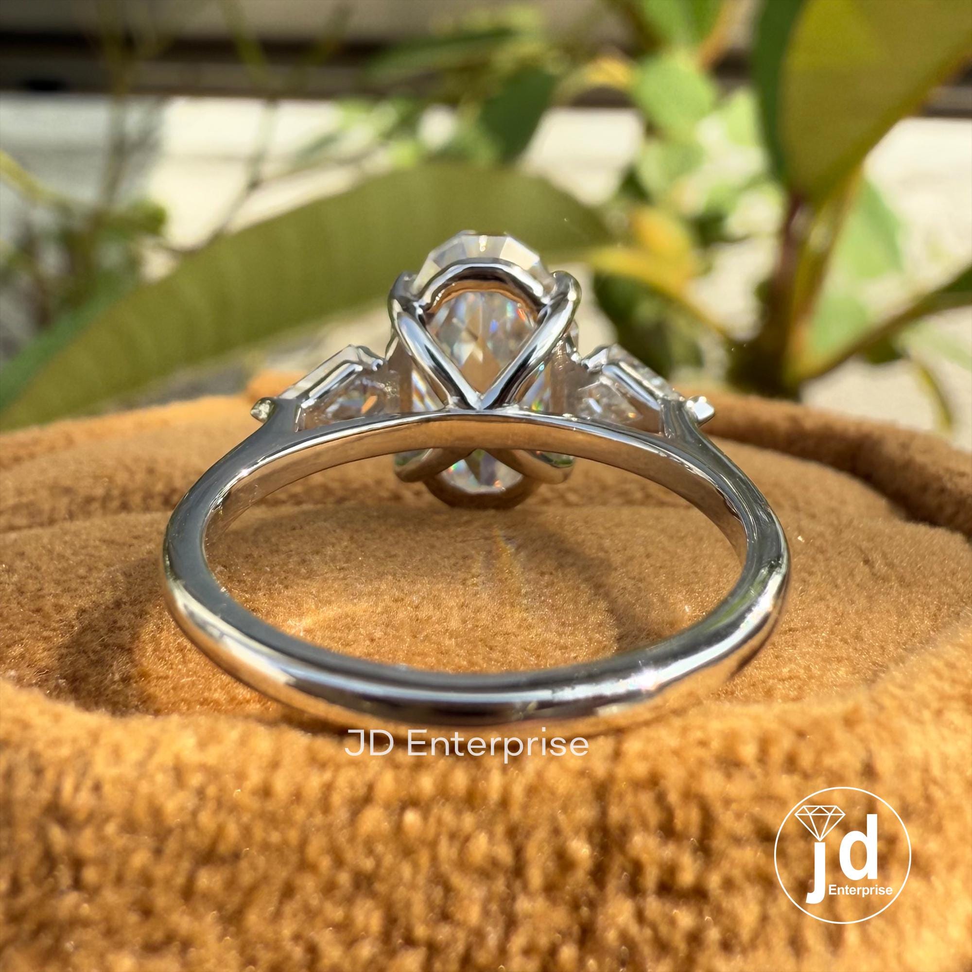 4.00 CT Oval Step Cut Moissanite Engagement Ring, Three Stone Wedding Ring, Shield Cut Moissanite, Trilogy Ring, Cocktail Ring for Women