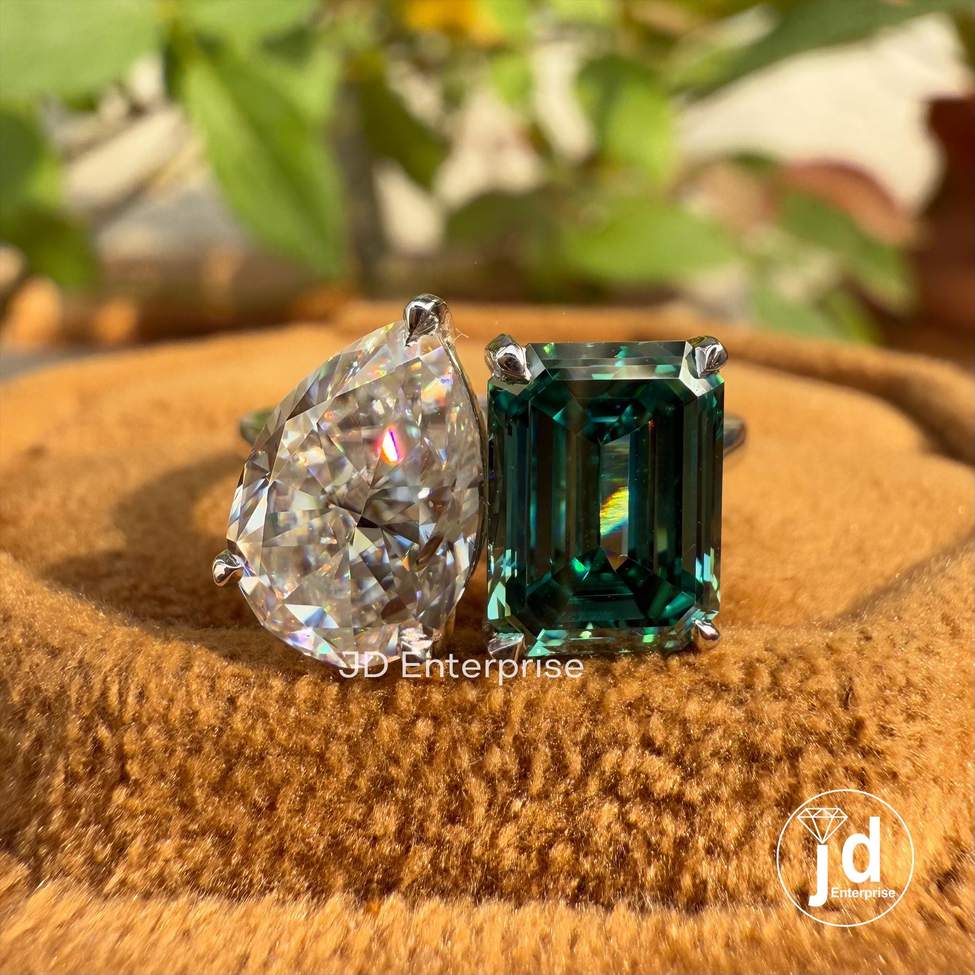 Colorless Pear & Green Emerald Moissanite Toi Et Moi Engagement Ring, Two Stone Wedding Ring for Her, Anniversary Gifts, Proposal Ring