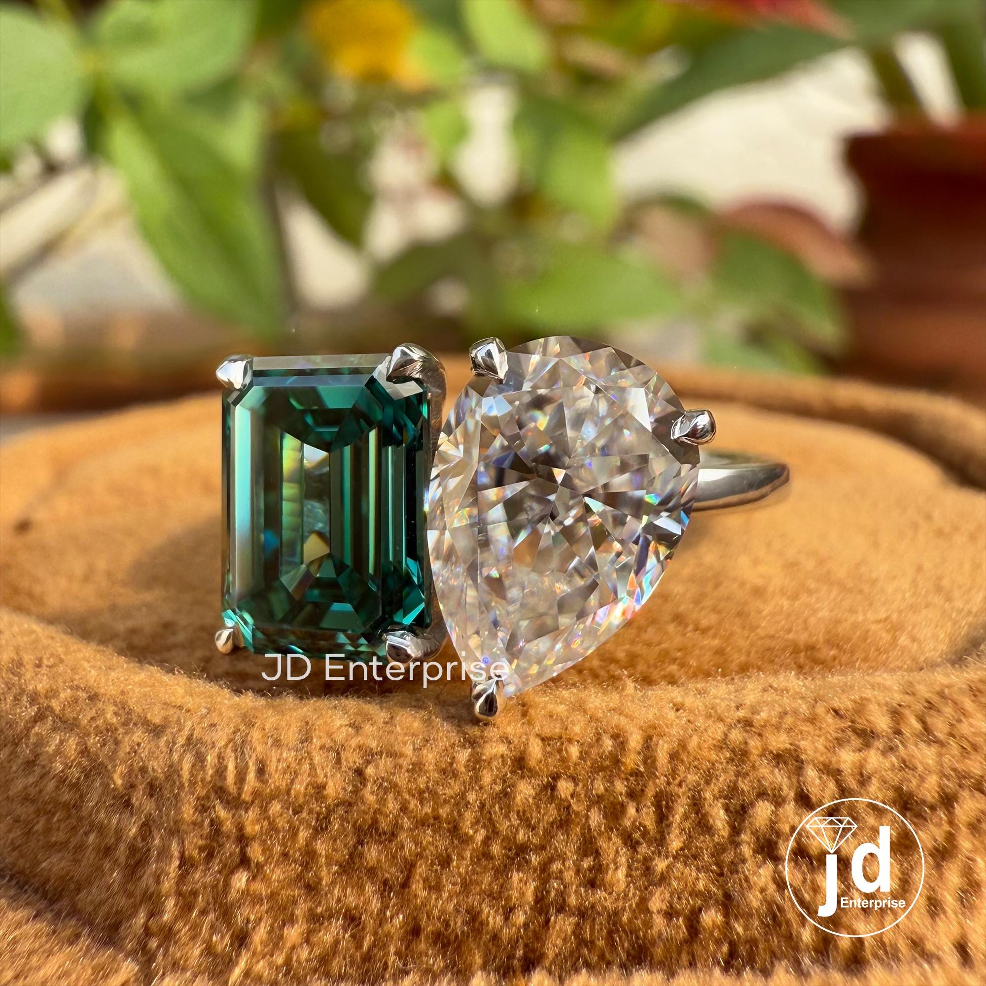 Colorless Pear & Green Emerald Moissanite Toi Et Moi Engagement Ring, Two Stone Wedding Ring for Her, Anniversary Gifts, Proposal Ring